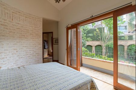 Casa de condomínio à venda com 416m², 4 quartos e 4 vagas Casa de condomínio à venda com 416m², 4 quartos e 4 vagasSuíte principal