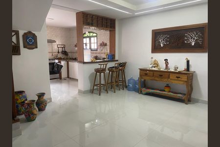 Casa de condomínio para alugar com 220m², 6 quartos e 3 vagas