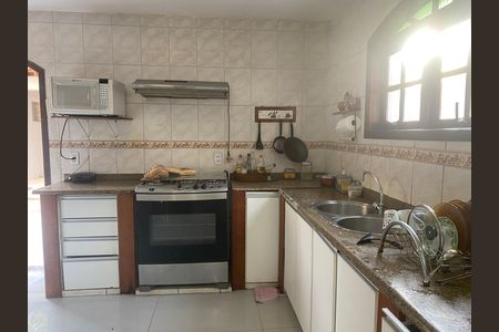 Casa de condomínio para alugar com 220m², 6 quartos e 3 vagas