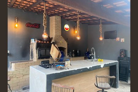 Casa de condomínio para alugar com 220m², 6 quartos e 3 vagas