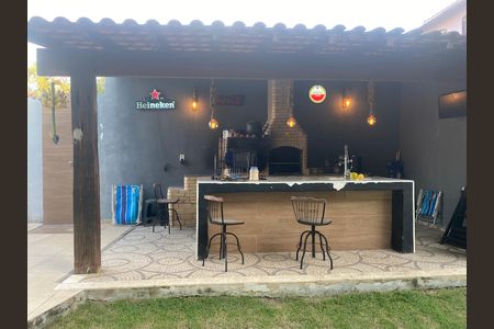 Casa de condomínio para alugar com 220m², 6 quartos e 3 vagas