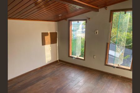 Casa de condomínio para alugar com 220m², 6 quartos e 3 vagas