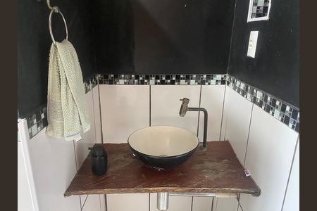 Casa de condomínio para alugar com 220m², 6 quartos e 3 vagas