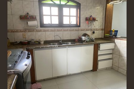 Casa de condomínio para alugar com 220m², 6 quartos e 3 vagas