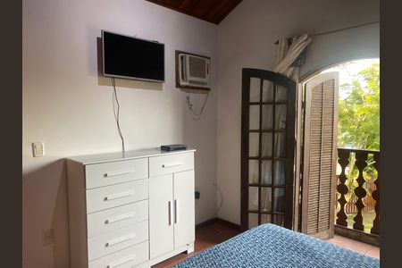 Casa de condomínio para alugar com 220m², 6 quartos e 3 vagas