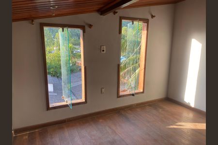 Casa de condomínio para alugar com 220m², 6 quartos e 3 vagas