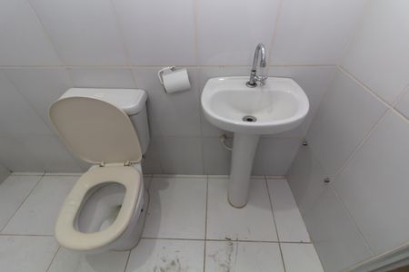 Banheiro de casa para alugar com 1 quarto, 30m² em Jardim Campos, São Paulo