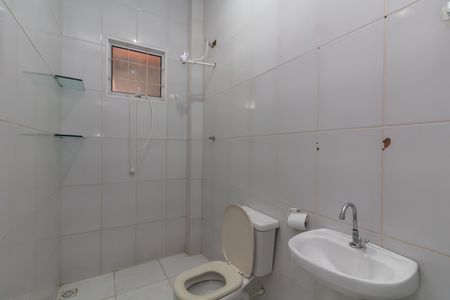 Banheiro de casa para alugar com 1 quarto, 30m² em Jardim Campos, São Paulo