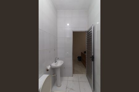 Banheiro de casa para alugar com 1 quarto, 30m² em Jardim Campos, São Paulo