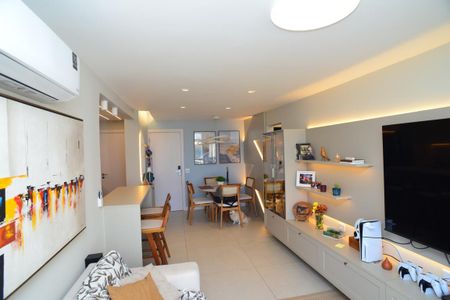 Sala de apartamento à venda com 2 quartos, 80m² em Barra da Tijuca, Rio de Janeiro