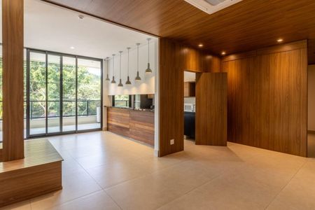 Casa à venda com 215m², 4 quartos e 3 vagas