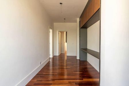 Casa à venda com 215m², 4 quartos e 3 vagas