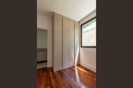 Casa à venda com 215m², 4 quartos e 3 vagas