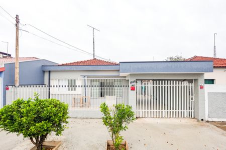 Casa para alugar com 200m², 3 quartos e 3 vagas Casa para alugar com 200m², 3 quartos e 3 vagasFachada