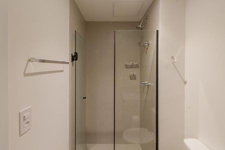 Banheiro de kitnet/studio à venda com 1 quarto, 24m² em Vila Nova Conceição, São Paulo