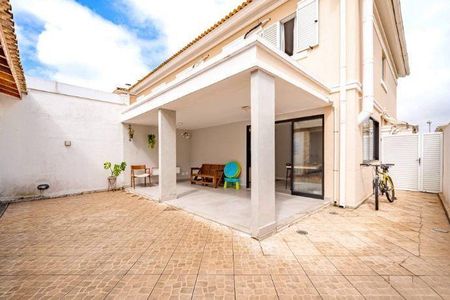 Casa à venda com 160m², 3 quartos e 2 vagas
