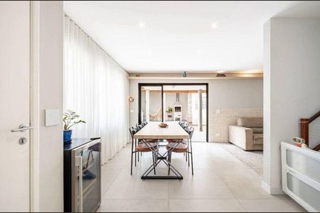 Casa à venda com 160m², 3 quartos e 2 vagas
