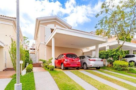 Casa à venda com 160m², 3 quartos e 2 vagas