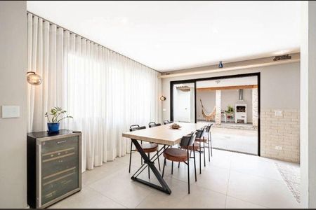 Casa à venda com 160m², 3 quartos e 2 vagas