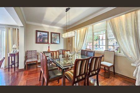 Casa à venda com 423m², 4 quartos e 3 vagas