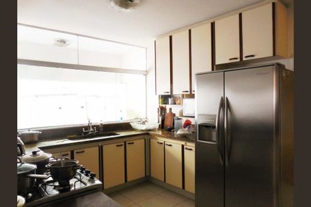 Casa à venda com 4 quartos, 850m² em Jardim Cordeiro, São Paulo