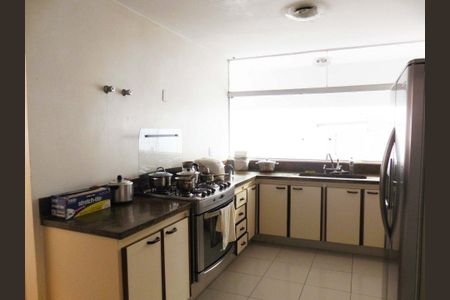 Casa à venda com 4 quartos, 850m² em Jardim Cordeiro, São Paulo