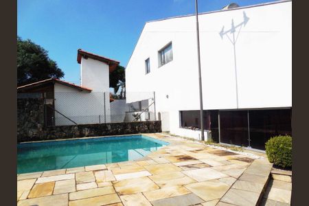 Casa à venda com 4 quartos, 850m² em Jardim Cordeiro, São Paulo