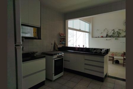 Casa à venda com 102m², 5 quartos e 3 vagasCasa 2: cozinha americana