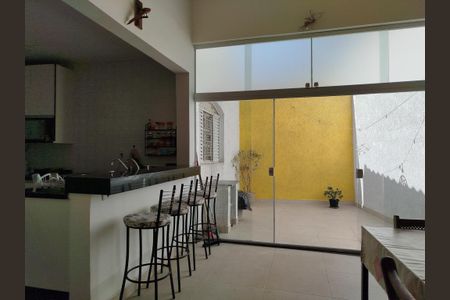 Casa à venda com 102m², 5 quartos e 3 vagasCasa 2: copa com churrasqueira