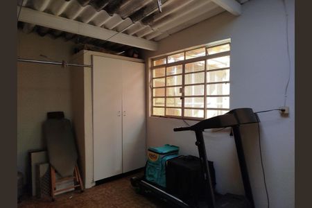 Casa à venda com 102m², 5 quartos e 3 vagasCasa 1: área de serviço