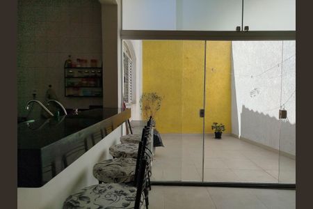 Casa à venda com 102m², 5 quartos e 3 vagasCasa 2: cozinha americana e copa