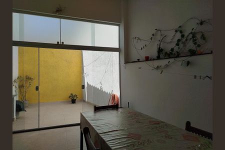 Casa à venda com 102m², 5 quartos e 3 vagasCasa 2: copa com churrasqueira