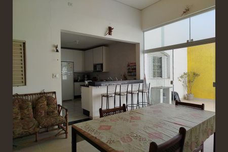 Casa à venda com 102m², 5 quartos e 3 vagasCasa 2: copa com churrasqueira