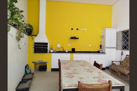 Casa à venda com 102m², 5 quartos e 3 vagasCasa 2: copa com churrasqueira