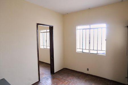 Sala de casa para alugar com 2 quartos, 43m² em Sagrada Família, Belo Horizonte