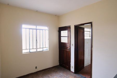 Sala de casa para alugar com 2 quartos, 43m² em Sagrada Família, Belo Horizonte