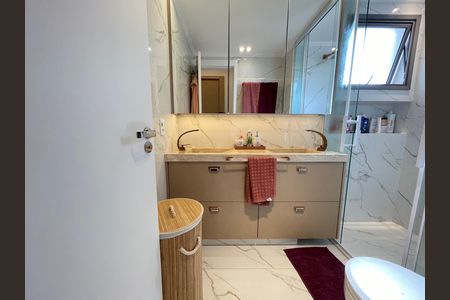 Apartamento à venda com 120m², 3 quartos e 2 vagasBanheiro da Suíte 1