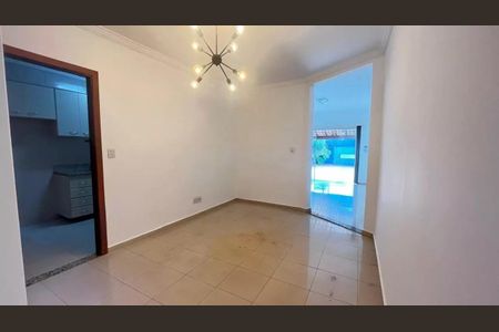Casa para alugar com 3 quartos, 260m² em Jardim Karaíba, Uberlândia
