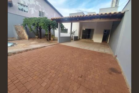 Casa para alugar com 260m², 3 quartos e 3 vagas