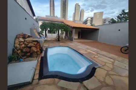 Casa para alugar com 260m², 3 quartos e 3 vagas