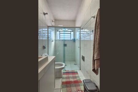 Casa à venda com 132m², 3 quartos e 2 vagas Casa à venda com 132m², 3 quartos e 2 vagasBanheiro