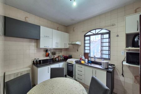 Casa à venda com 132m², 3 quartos e 2 vagas Casa à venda com 132m², 3 quartos e 2 vagasCozinha