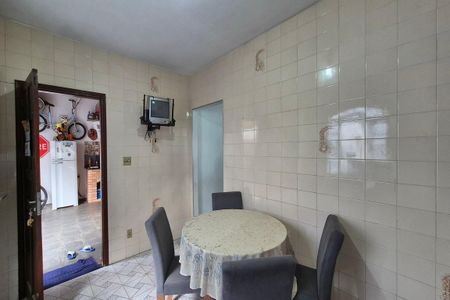 Casa à venda com 132m², 3 quartos e 2 vagas Casa à venda com 132m², 3 quartos e 2 vagasCozinha