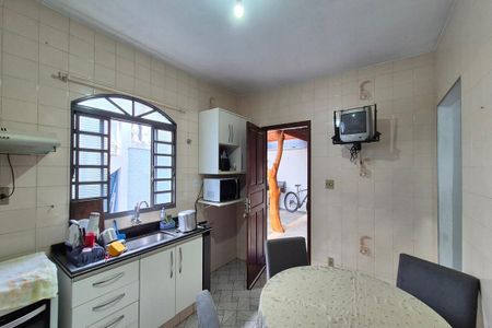 Casa à venda com 132m², 3 quartos e 2 vagas Casa à venda com 132m², 3 quartos e 2 vagasCozinha