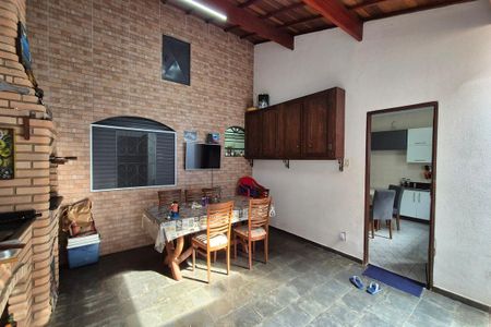 Casa à venda com 132m², 3 quartos e 2 vagas Casa à venda com 132m², 3 quartos e 2 vagasÁrea comum - Churrasqueira