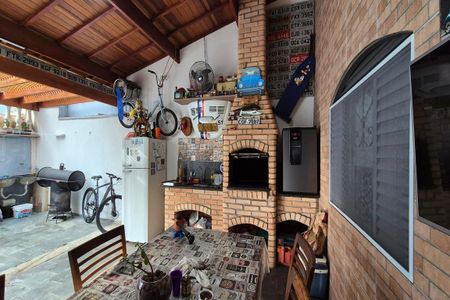 Casa à venda com 132m², 3 quartos e 2 vagas Casa à venda com 132m², 3 quartos e 2 vagasÁrea comum - Churrasqueira