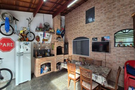 Casa à venda com 132m², 3 quartos e 2 vagas Casa à venda com 132m², 3 quartos e 2 vagasÁrea comum - Churrasqueira