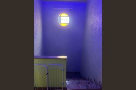 Casa de condomínio à venda com 59m², 2 quartos e 2 vagas Casa de condomínio à venda com 59m², 2 quartos e 2 vagasEscada