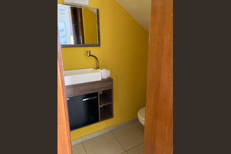 Casa de condomínio à venda com 59m², 2 quartos e 2 vagas Casa de condomínio à venda com 59m², 2 quartos e 2 vagasBanheiro