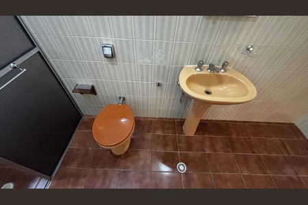 Casa para alugar com 243m², 3 quartos e 4 vagasBanheiro da Suíte